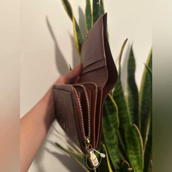 Authentic Louis Vuitton Monogram Tressor Wallet - Picture 3 of 16